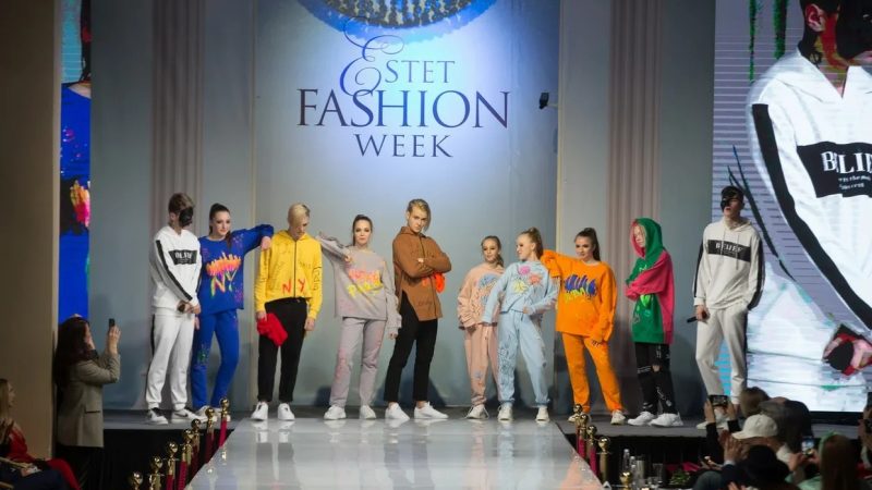 8 апреля 2021/В рамках недели моды Estet Fashion Week Ирина и Екатерина Дмитракова показали коллекцию одежды ASPIRIN